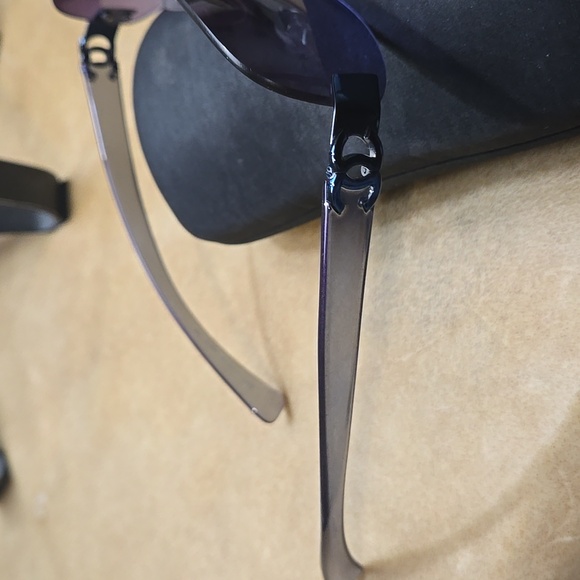 Chanel sun glasses with case - Picture 12 of 14